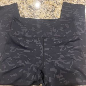 Zyia midnight camo light n tight leggings